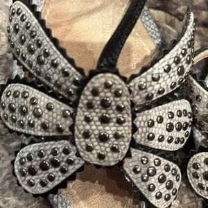 Tyler Richard Tyler black silver stiletto with large flower detail in 7.5